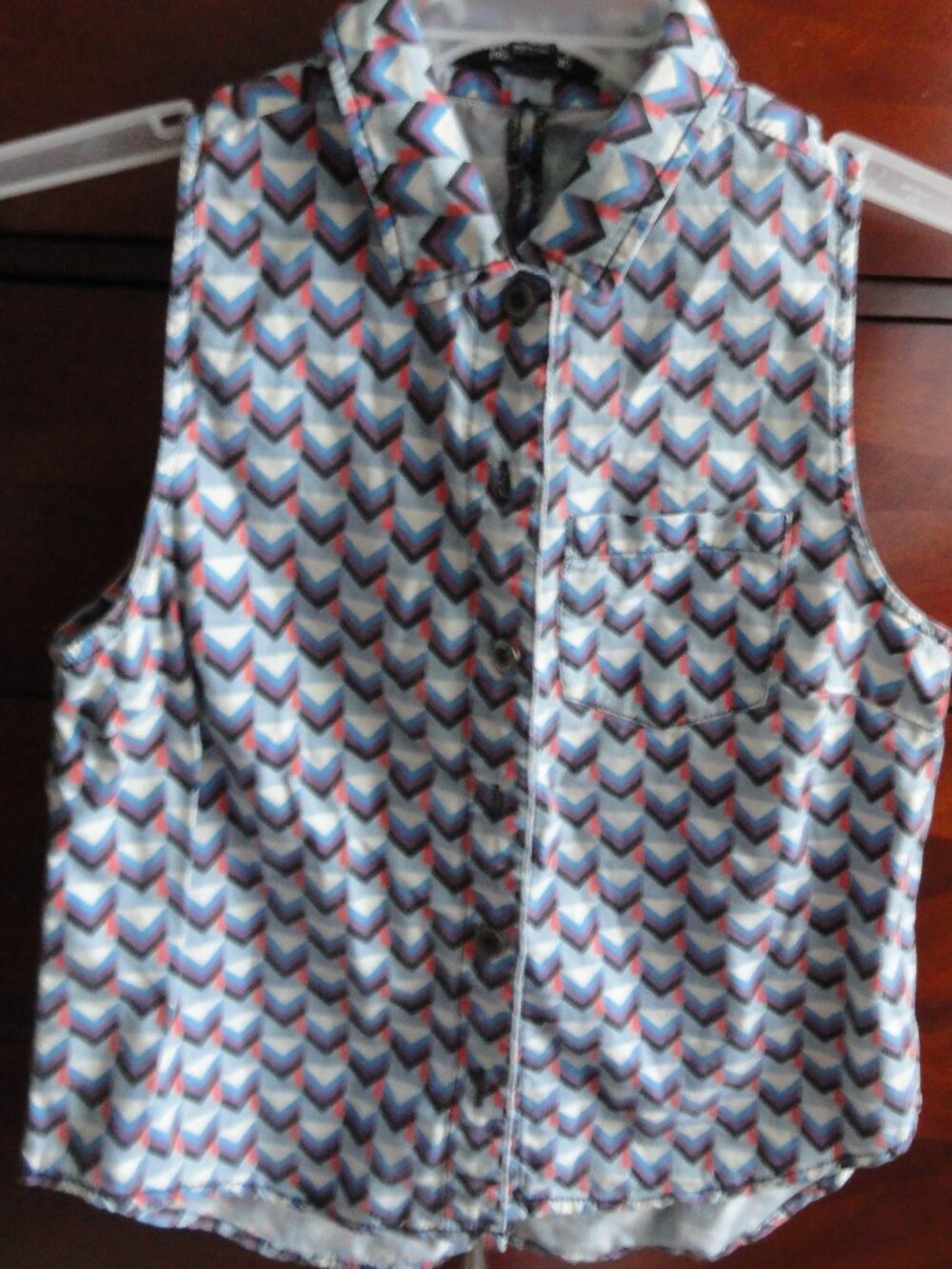 Women´s Forever 21 Button Up Print Denim Sleeveless Collared Shirt - Size S.